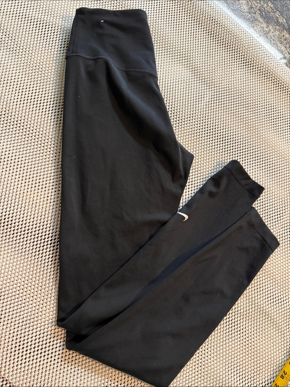 Nike Black Girls' High-Waist Athletic Leggings with Swoosh